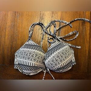 Victoria’s Secret Black and White Geometric Bikini Top-size 34C